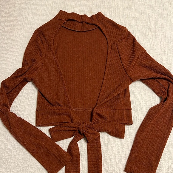 Orange mock neck crop top - Picture 2 of 3